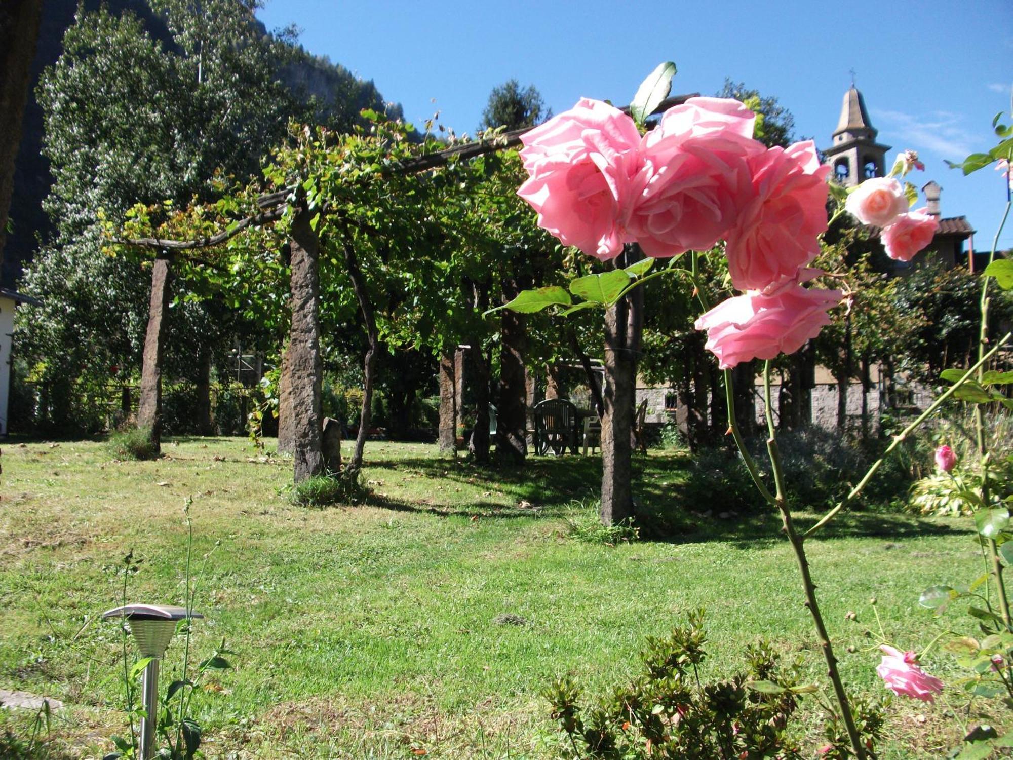 Grotto Pergola Bed and Breakfast Giornico Exteriör bild